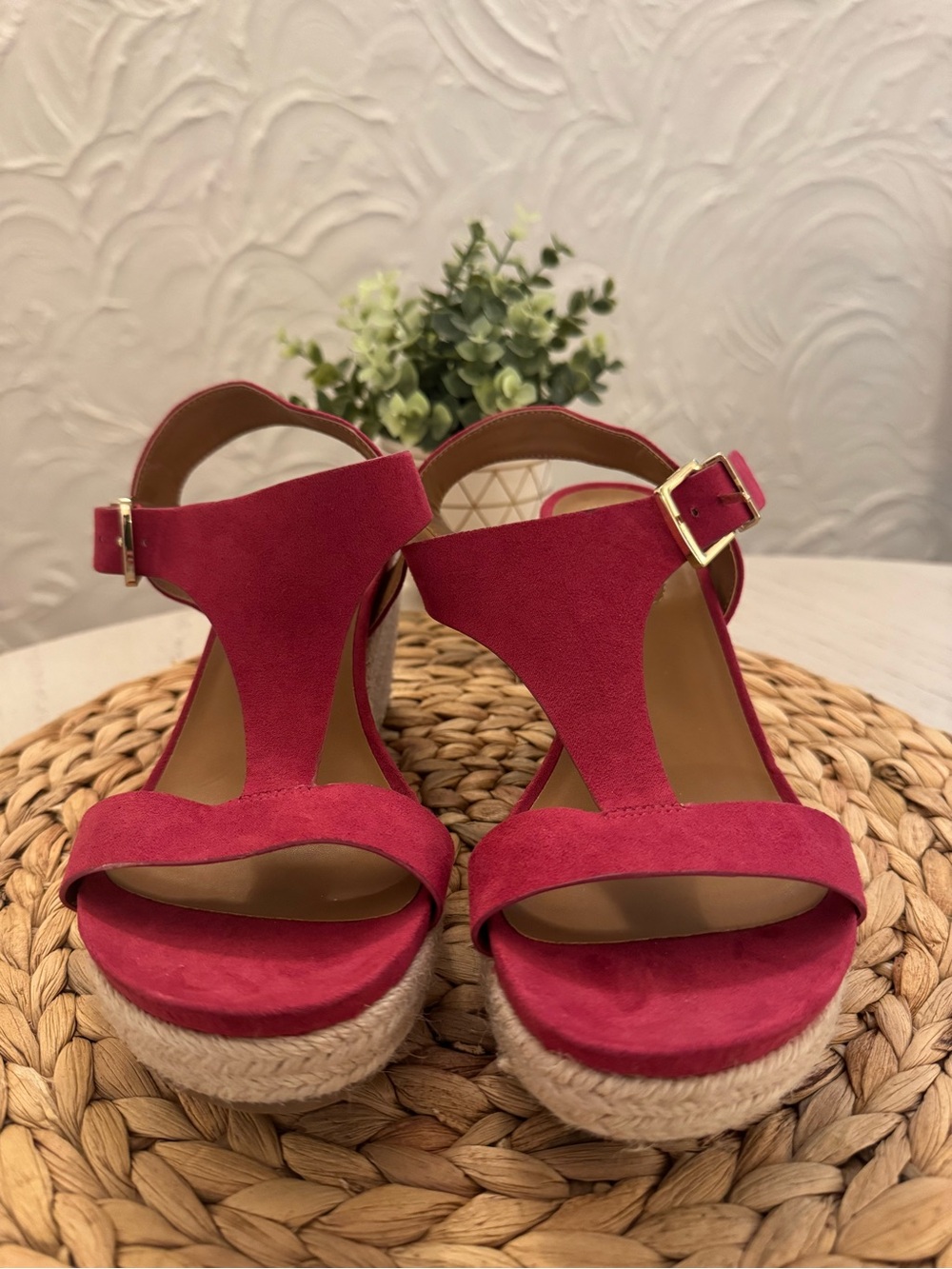 Reaction Kenneth Cole Raspberry Suede T-Strap Espadrille Wedge Sandals